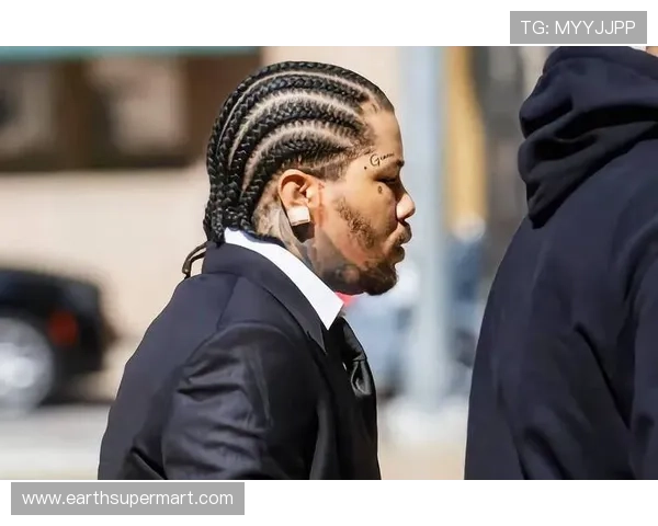 戴维斯对抗能力持续提升,防守表现稳健