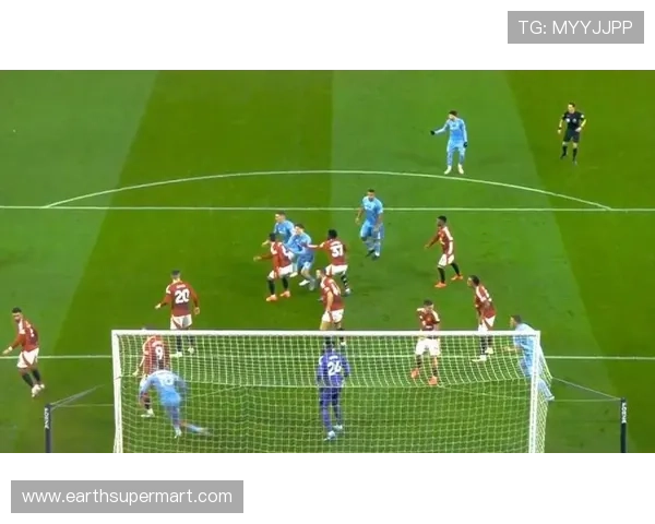 曼联防守体系漏洞频出,对赛季竞争稳定性形成考验 曼联防守体系漏洞频出,对赛季竞争稳定性形成考验