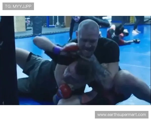 康纳训练完直接刷卡买下整个酒吧