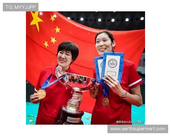 朱婷休息日逛街花10万不是吹的，普通人笑不出来啊真是球场外的女王