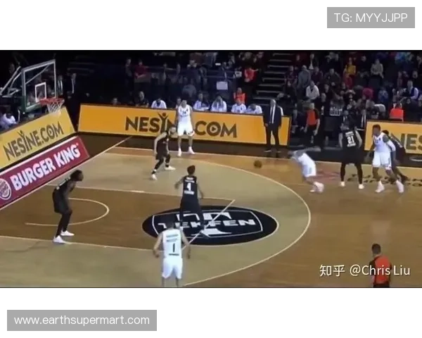 防守位置规则是什么?详解NBA与FIBA中防守三秒区与合理冲撞区的判罚标准 防守位置规则是什么?详解NBA与FIBA中防守三秒区与合理冲撞区的判罚标准