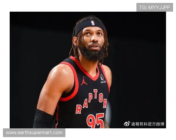 阿门·汤普森无球跑动提升侧翼三分效率显著拉开防守空间